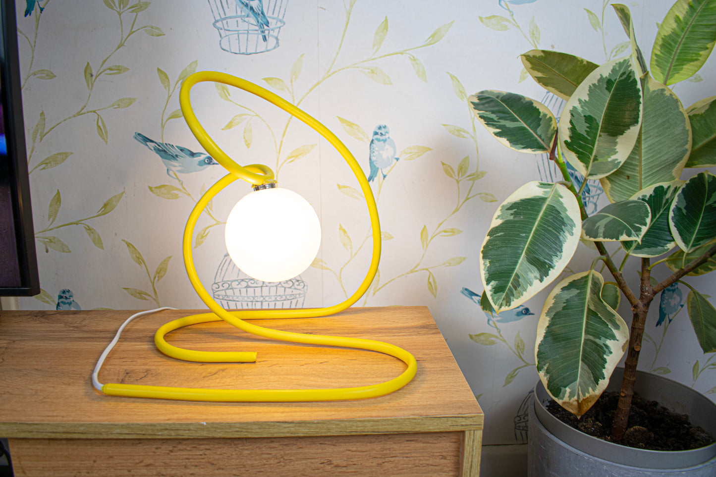 Yellow Thalia | Large Sculptural Table Lamp