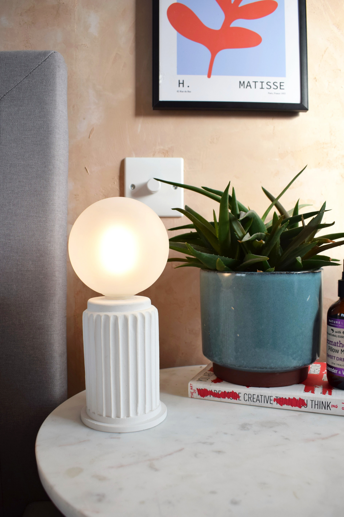 White Adeera | Dimmable Round Table Lamp