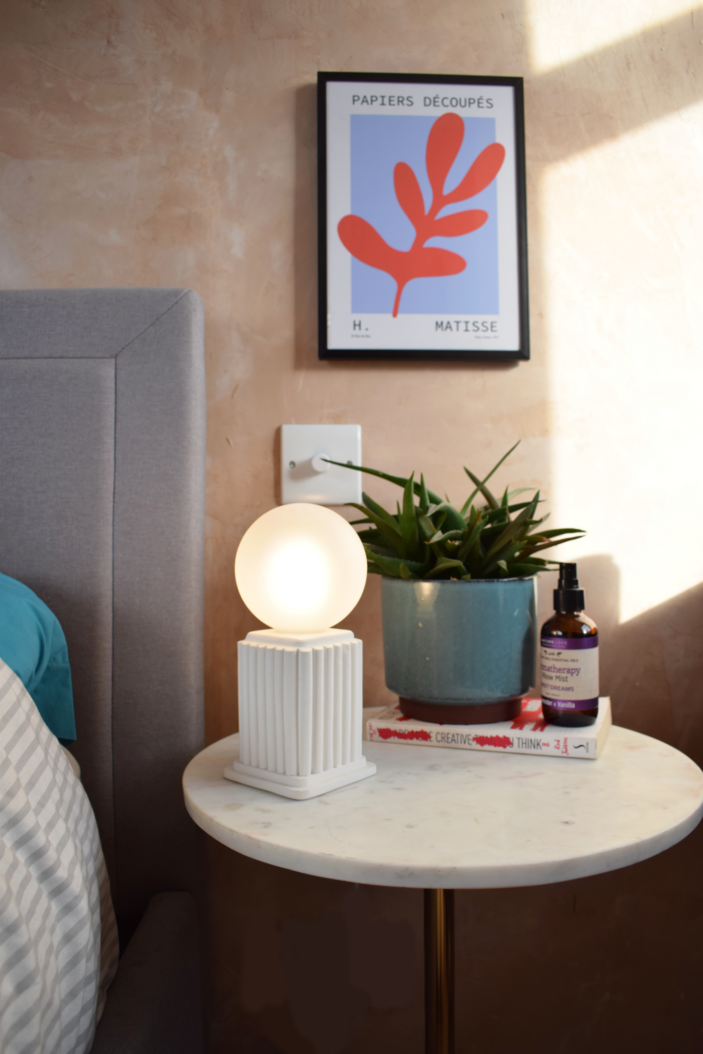 White Heera | Modern Scandi Dimmable Table Lamp
