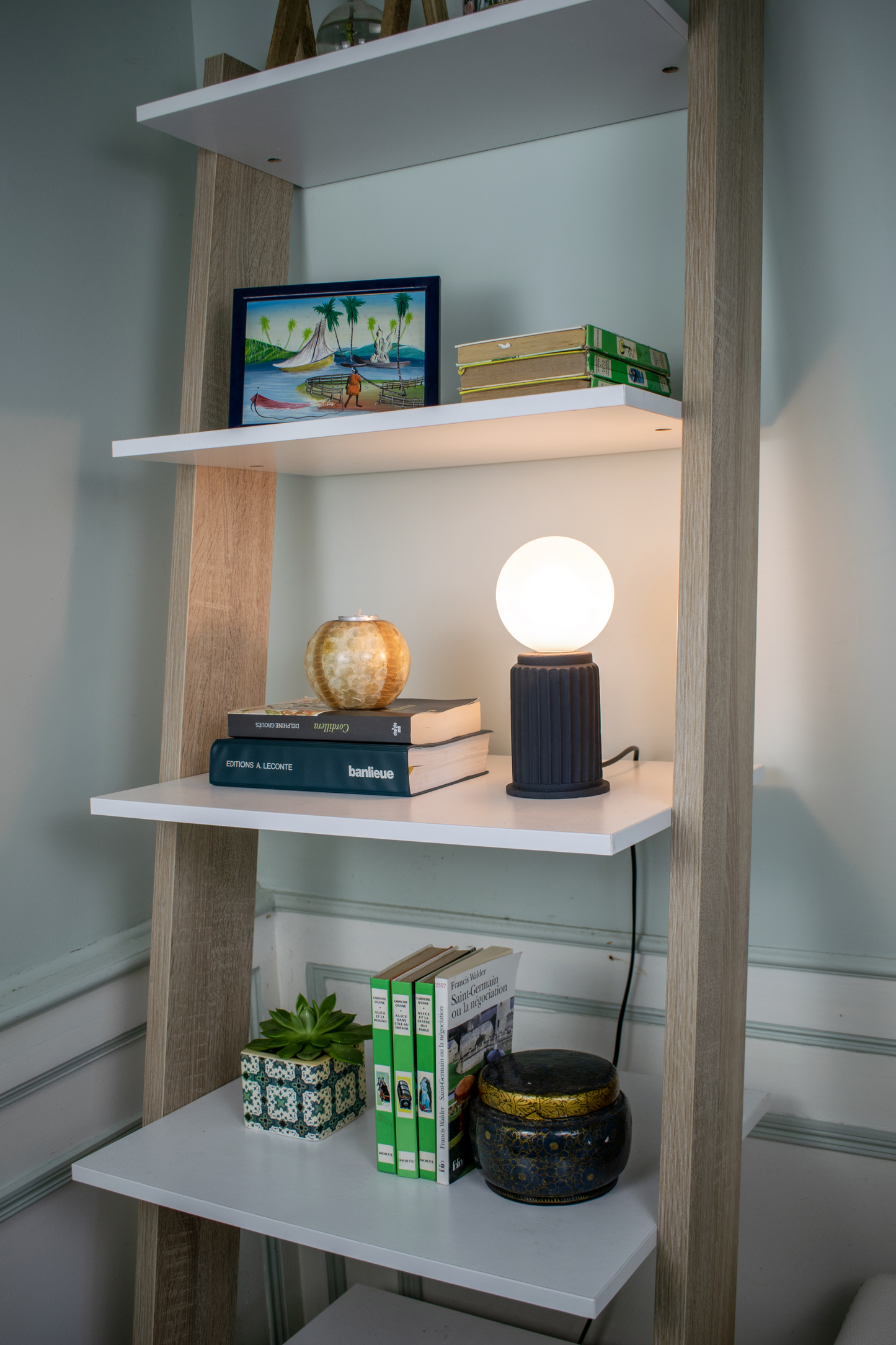 Black Adeera | Dimmable Round Table Lamp
