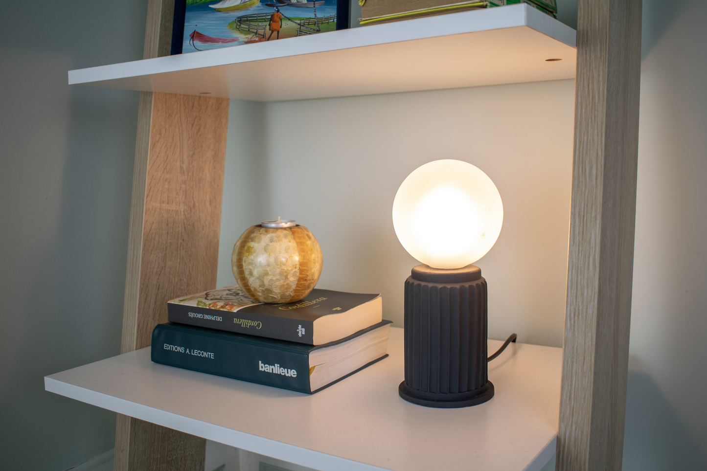 Black Adeera | Dimmable Round Table Lamp
