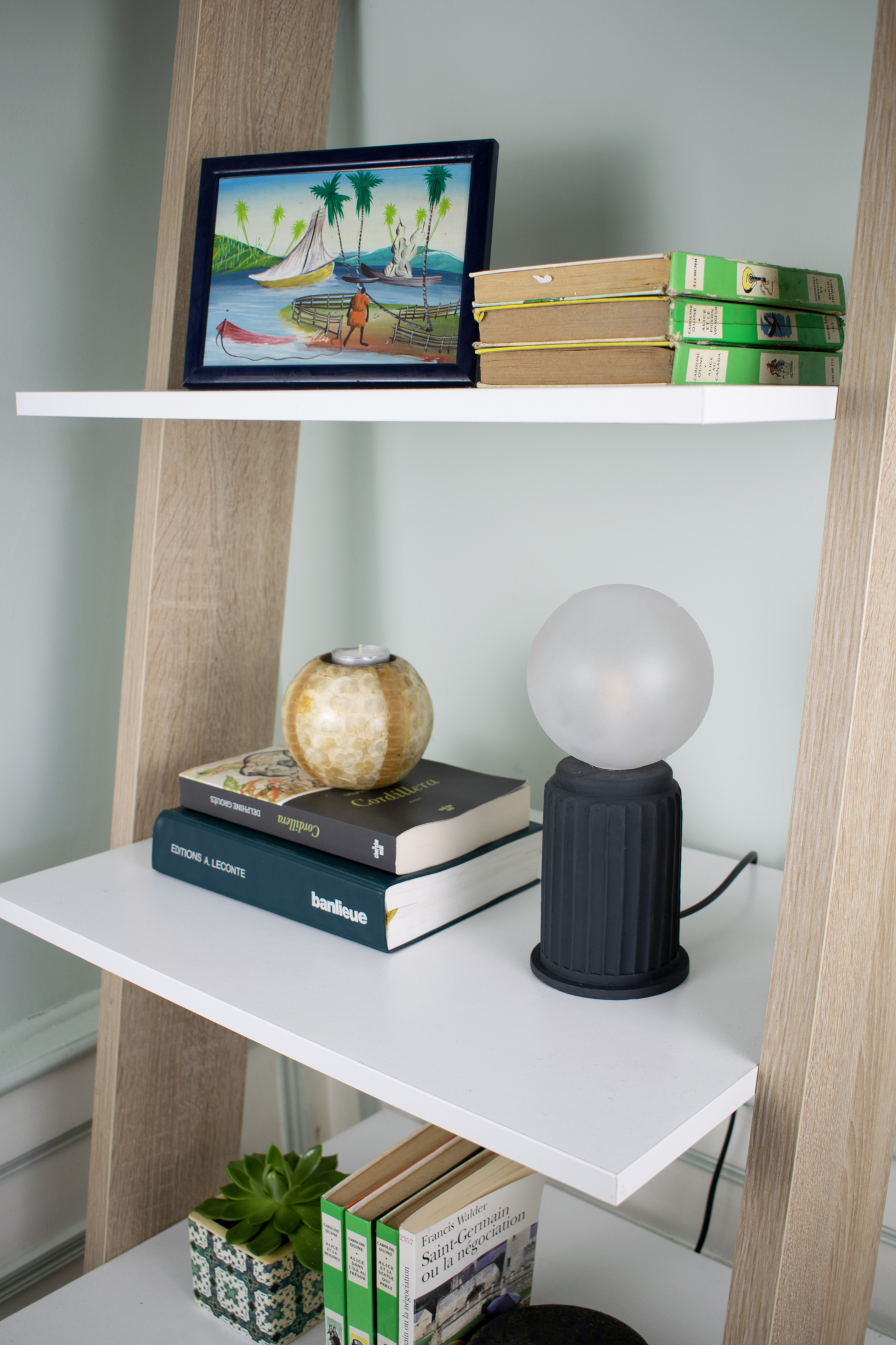 Black Adeera | Dimmable Round Table Lamp