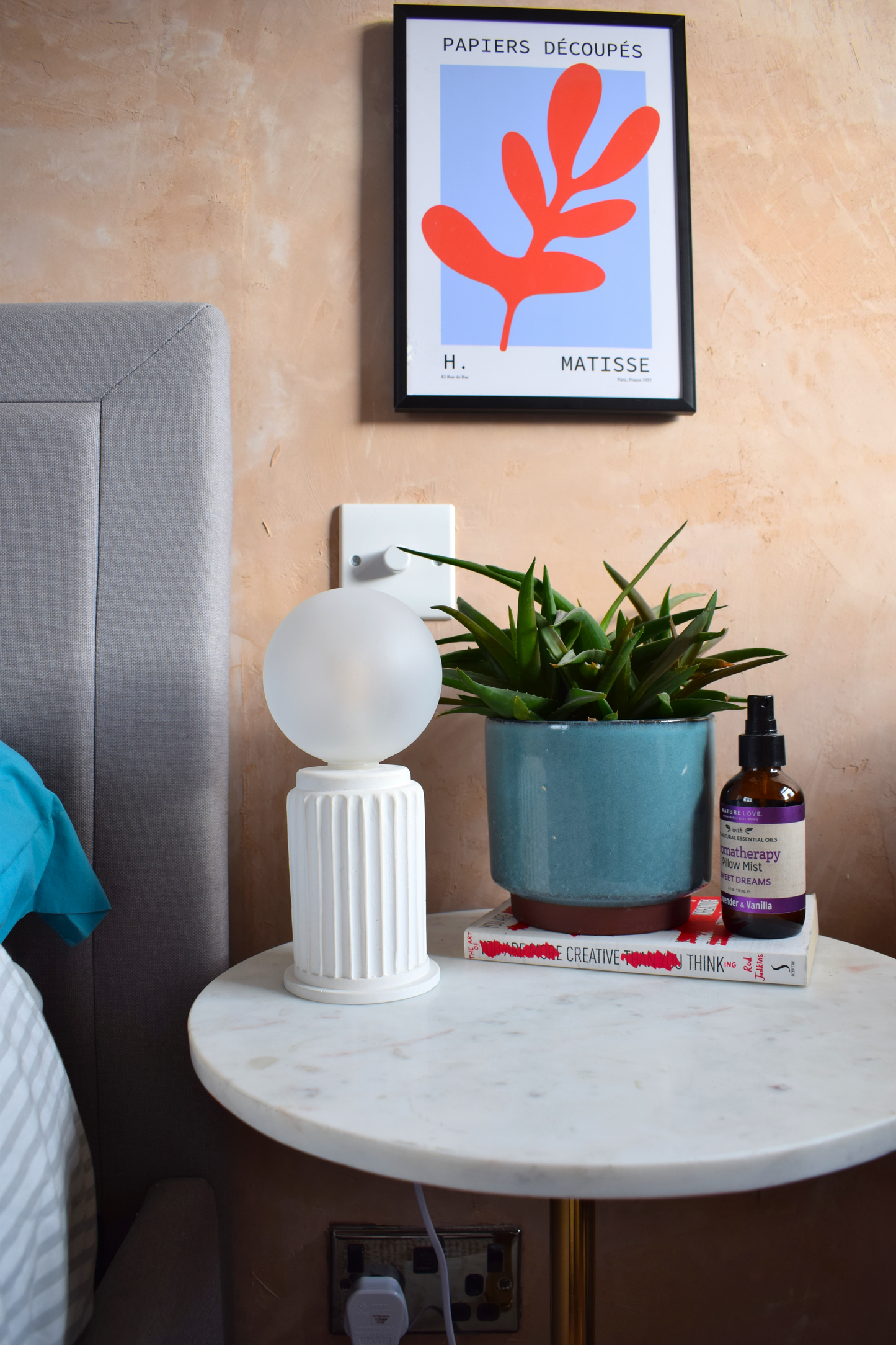 White Adeera | Dimmable Round Table Lamp