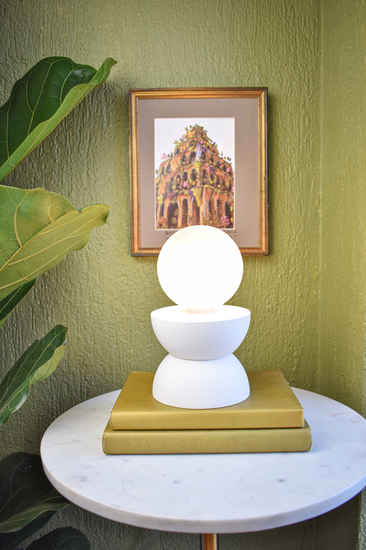 White Sandi | Minimalistic Sand-Clock Shaped Table Lamp