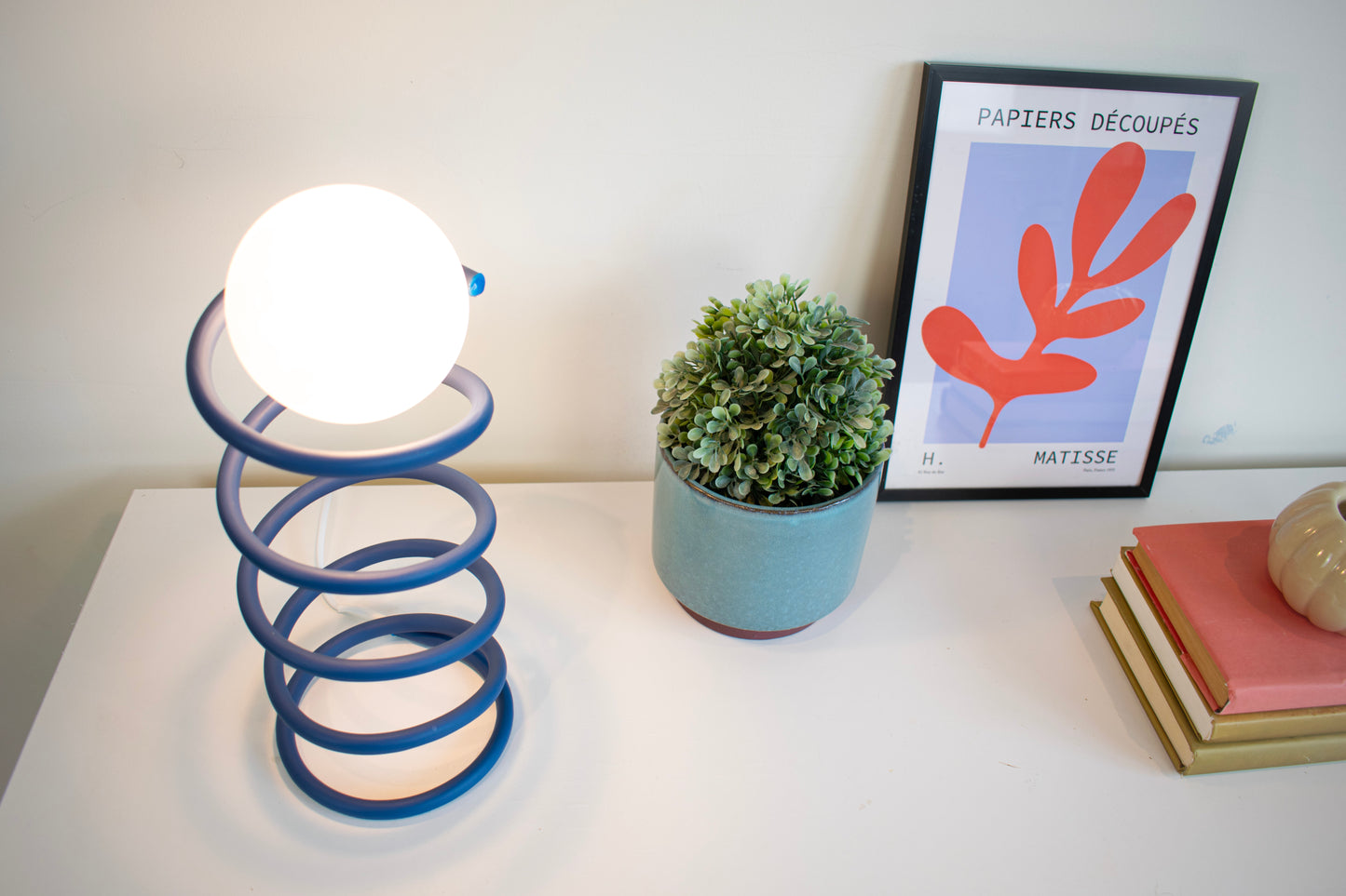 Unique Round Spring Table Lamp in Blue Colour